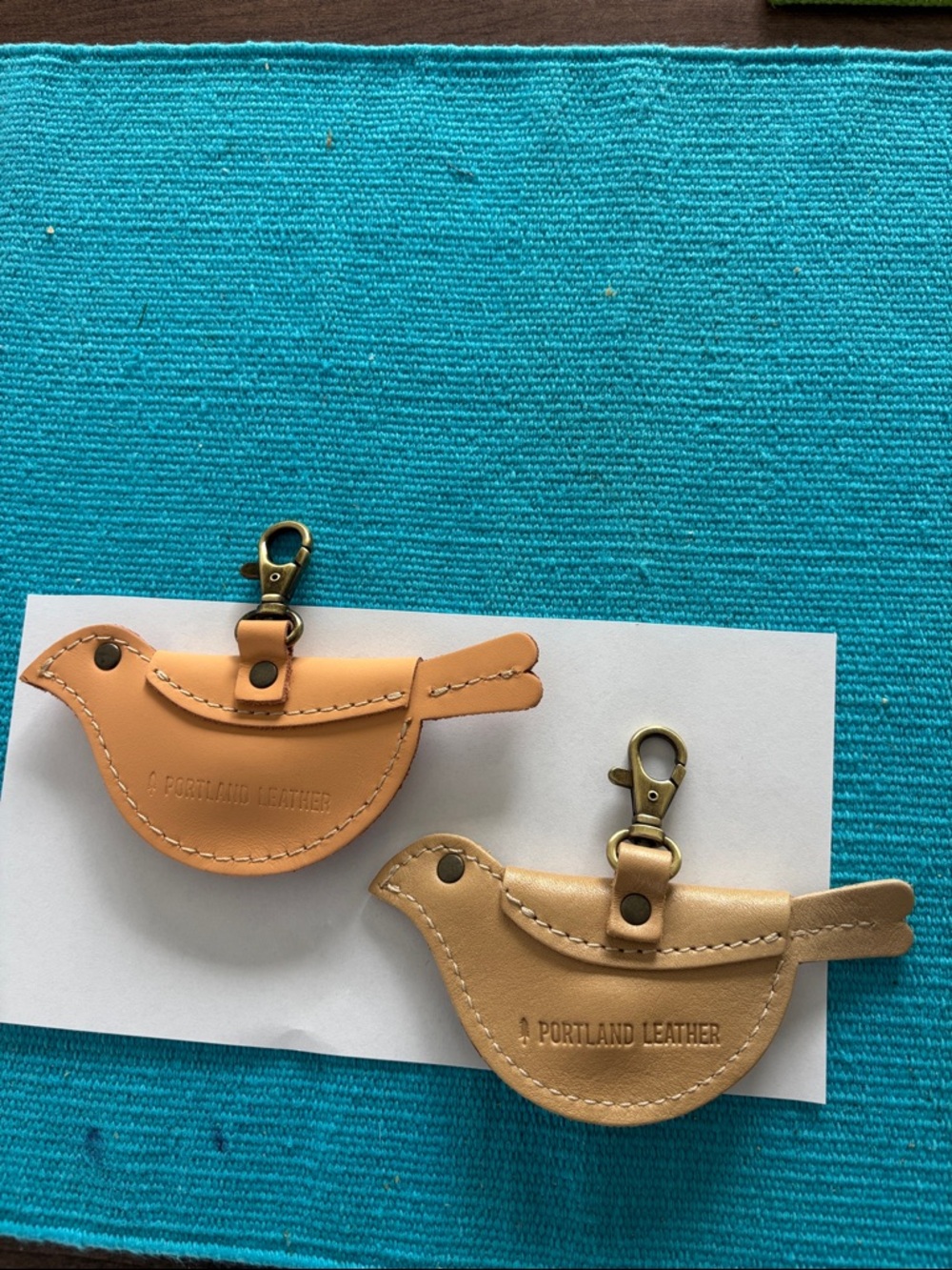 Portland Leather bird purse decoration. Mamet and champagne. - Picture 2 of 4
